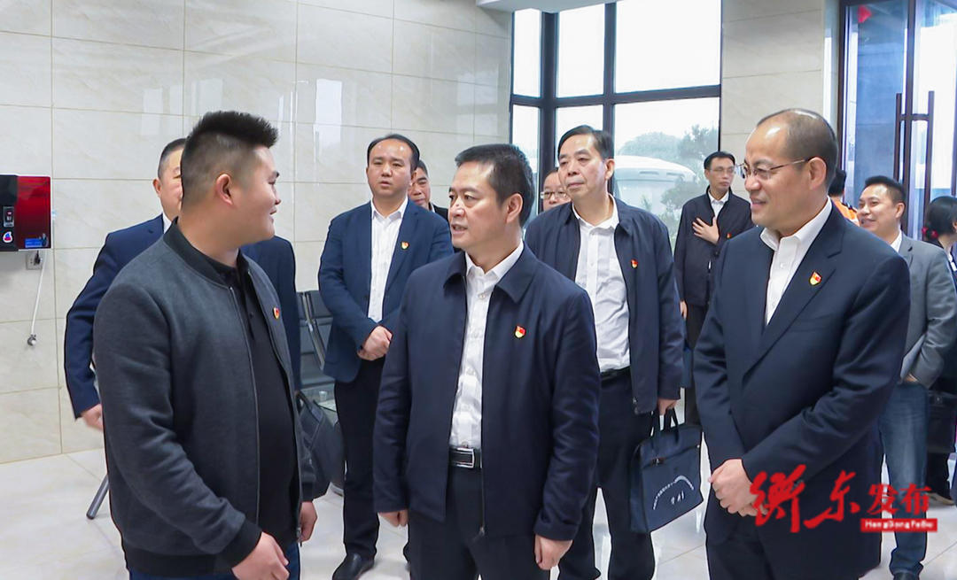 刘泽友调研仙楠村村部